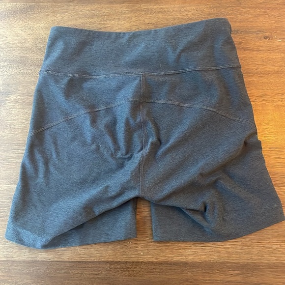 outdoor voices warm up shorts / biker shorts - Picture 5 of 6